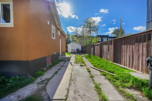 1507 1 Street Ne, Calgary, AB - Outdoor