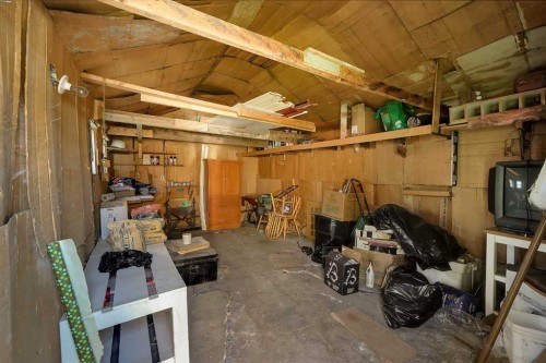 1507 1 Street Ne, Calgary, AB - Indoor Photo Showing Garage