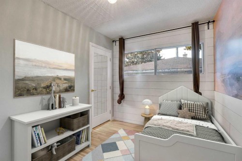 64 Hartford Road Nw, Calgary, AB - Indoor Photo Showing Other Room