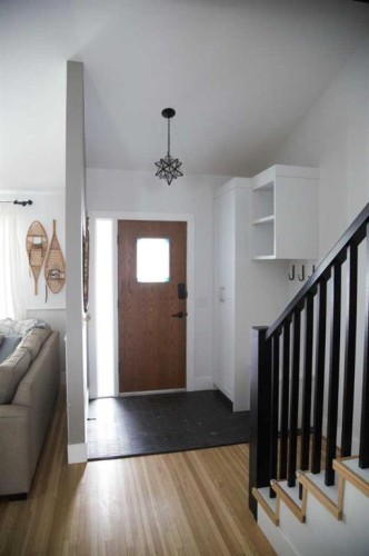 64 Hartford Road Nw, Calgary, AB - Indoor Photo Showing Other Room