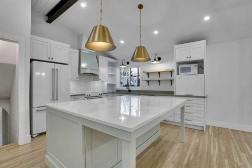 64 Hartford Road Nw, Calgary, AB - Indoor Photo Showing Kitchen With Upgraded Kitchen