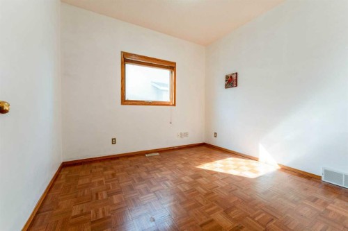 117 Evergreen Place Sw, Calgary, AB - Indoor Photo Showing Other Room