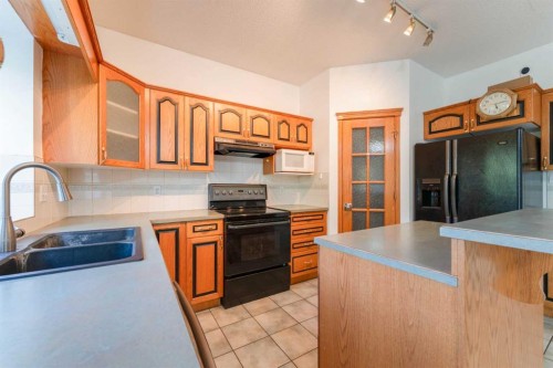 117 Evergreen Place Sw, Calgary, AB - Indoor Photo Showing Kitchen With Double Sink