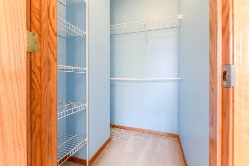 117 Evergreen Place Sw, Calgary, AB - Indoor Photo Showing Other Room