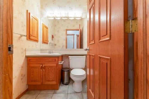 117 Evergreen Place Sw, Calgary, AB - Indoor Photo Showing Bathroom