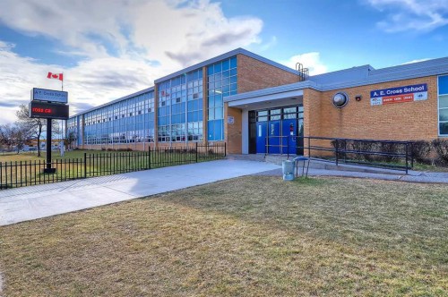 3122 39 Street Sw, Calgary, AB - Outdoor