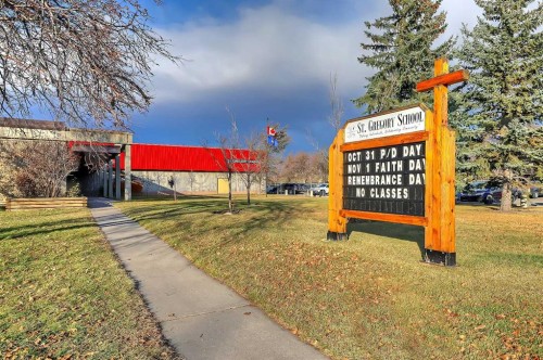 3122 39 Street Sw, Calgary, AB - Outdoor