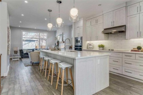 3122 39 Street Sw, Calgary, AB - Indoor Photo Showing Kitchen With Upgraded Kitchen