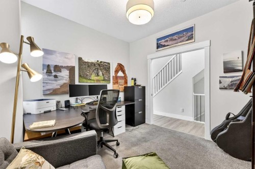 95 Howse Road Ne, Calgary, AB - Indoor Photo Showing Office