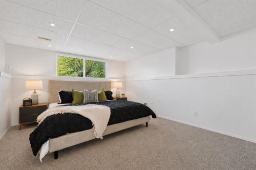 160 Citadel Bluff Close Nw, Calgary, AB - Indoor Photo Showing Bedroom