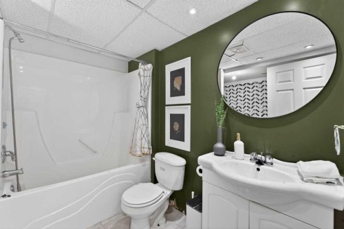 160 Citadel Bluff Close Nw, Calgary, AB - Indoor Photo Showing Bathroom