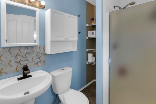 1918 Strathcona Terrace, Strathmore, AB - Indoor Photo Showing Bathroom