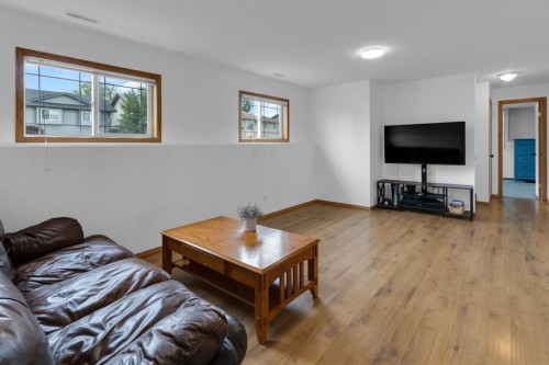 1918 Strathcona Terrace, Strathmore, AB - Indoor Photo Showing Living Room