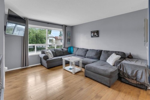 1918 Strathcona Terrace, Strathmore, AB - Indoor Photo Showing Living Room