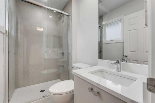 214 Rundleview Close Ne, Calgary, AB - Indoor Photo Showing Bathroom