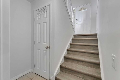214 Rundleview Close Ne, Calgary, AB - Indoor Photo Showing Other Room