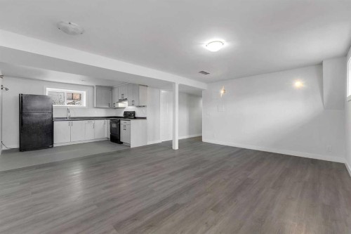 214 Rundleview Close Ne, Calgary, AB - Indoor Photo Showing Kitchen