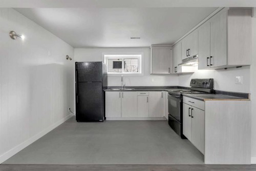 214 Rundleview Close Ne, Calgary, AB - Indoor Photo Showing Kitchen
