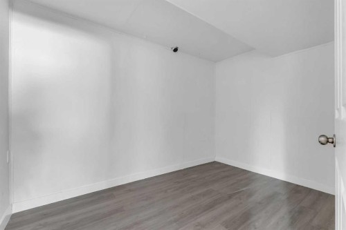 214 Rundleview Close Ne, Calgary, AB - Indoor Photo Showing Other Room