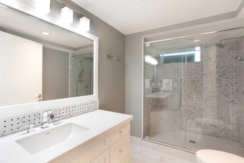 51 Wimbledon Drive Sw, Calgary, AB - Indoor Photo Showing Bathroom