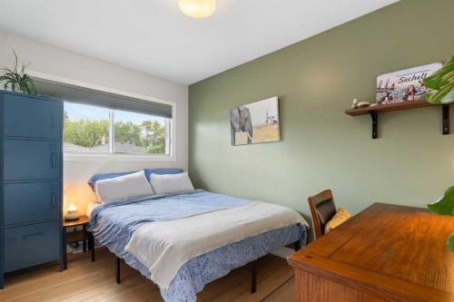 14 Montrose Crescent Ne, Calgary, AB - Indoor Photo Showing Bedroom