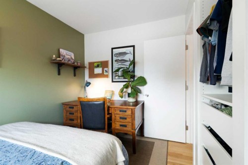 14 Montrose Crescent Ne, Calgary, AB - Indoor Photo Showing Bedroom