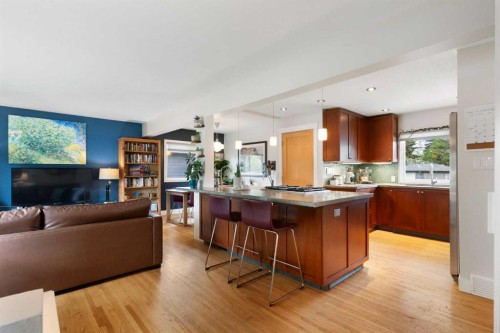 14 Montrose Crescent Ne, Calgary, AB - Indoor