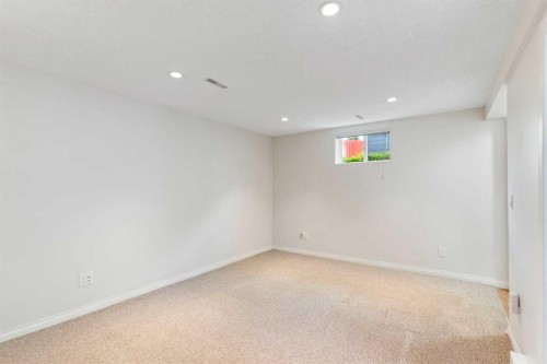 14 Montrose Crescent Ne, Calgary, AB - Indoor