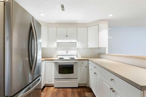 14 Montrose Crescent Ne, Calgary, AB - Indoor Photo Showing Kitchen