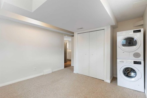 14 Montrose Crescent Ne, Calgary, AB - Indoor Photo Showing Laundry Room