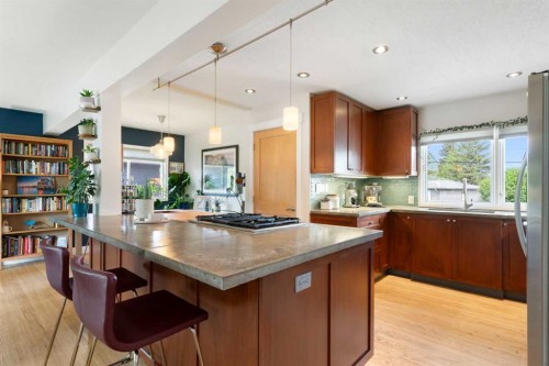 14 Montrose Crescent Ne, Calgary, AB - Indoor Photo Showing Kitchen