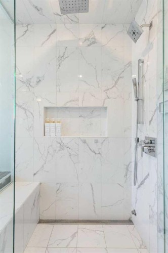 143 Marina Landing Se, Calgary, AB - Indoor Photo Showing Bathroom