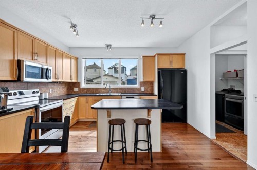 261 Copperstone Terrace Se, Calgary, AB - Indoor Photo Showing Kitchen