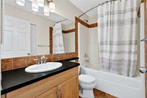 261 Copperstone Terrace Se, Calgary, AB - Indoor Photo Showing Bathroom