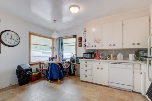 2511 15A Street Sw, Calgary, AB - Indoor Photo Showing Kitchen