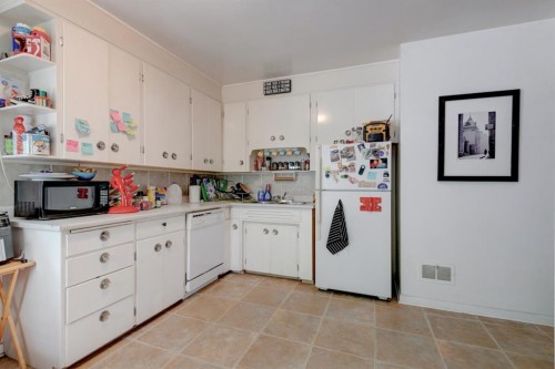 2511 15A Street Sw, Calgary, AB - Indoor Photo Showing Kitchen