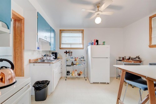 2511 15A Street Sw, Calgary, AB - Indoor Photo Showing Kitchen