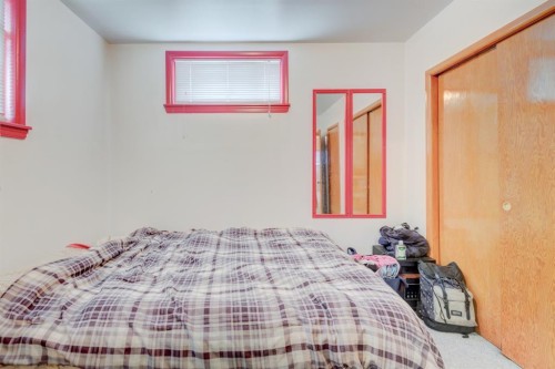 2511 15A Street Sw, Calgary, AB - Indoor Photo Showing Bedroom