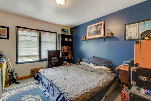 2511 15A Street Sw, Calgary, AB - Indoor Photo Showing Bedroom