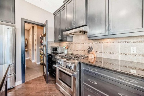 93 Williamstown Green Nw, Airdrie, AB - Indoor Photo Showing Kitchen With Upgraded Kitchen