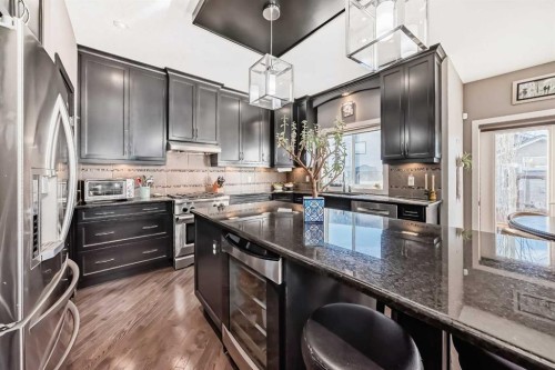 93 Williamstown Green Nw, Airdrie, AB - Indoor Photo Showing Kitchen With Stainless Steel Kitchen With Upgraded Kitchen