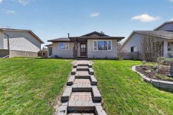 158 Ranch Glen Drive NW Calgary, AB T3G 1E8