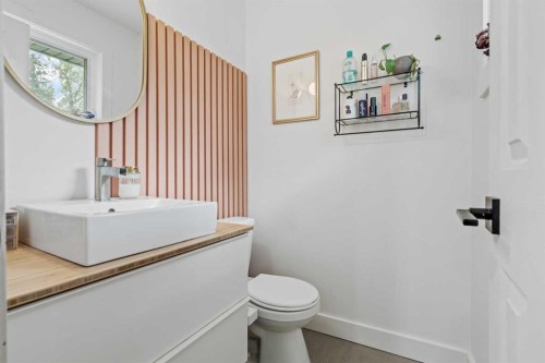240 Lynnview Way Se, Calgary, AB - Indoor Photo Showing Bathroom
