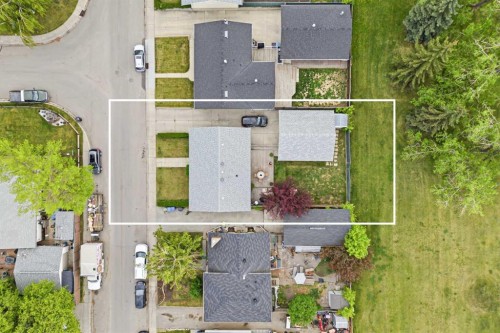 240 Lynnview Way Se, Calgary, AB - Outdoor