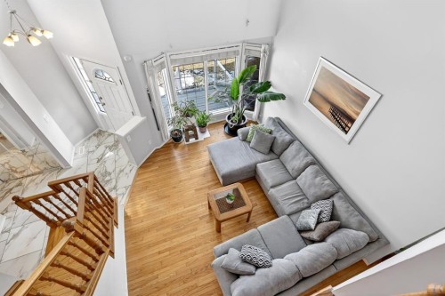 29 Sundown Way Se, Calgary, AB - Indoor Photo Showing Living Room