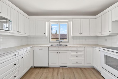 912 Stonehaven Road Sw, Calgary, AB 
