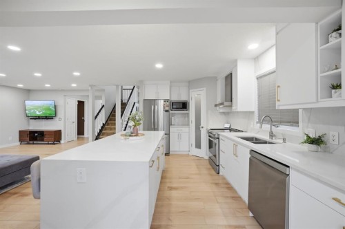 158 Shawbrooke Green Sw, Calgary, AB - Indoor Photo Showing Kitchen With Double Sink With Upgraded Kitchen