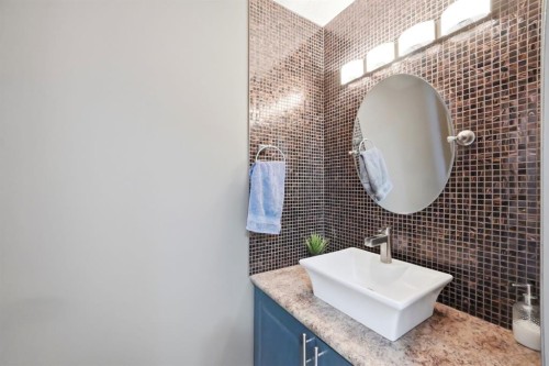158 Shawbrooke Green Sw, Calgary, AB - Indoor Photo Showing Bathroom