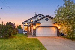 158 Shawbrooke Green SW Calgary, AB T2Y 3C6