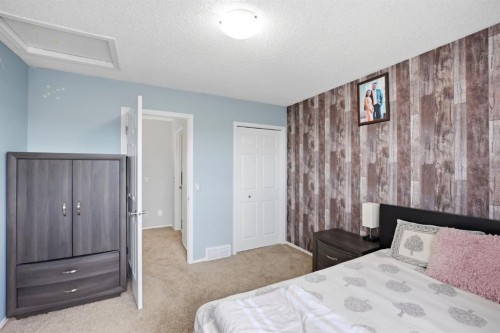 158 Shawbrooke Green Sw, Calgary, AB - Indoor Photo Showing Bedroom